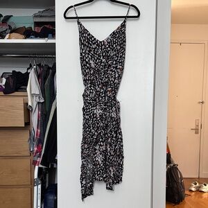 🔺CLOSET SALE: EVERYTHING MUST GO🔺 Elegant Black and White Patterned Wrap Dress